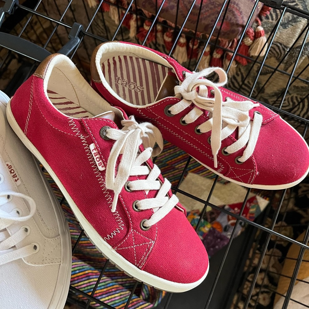 Taos Footwear Red Canvas Sneakers Ladies Orthopedic Recommended Size 8M